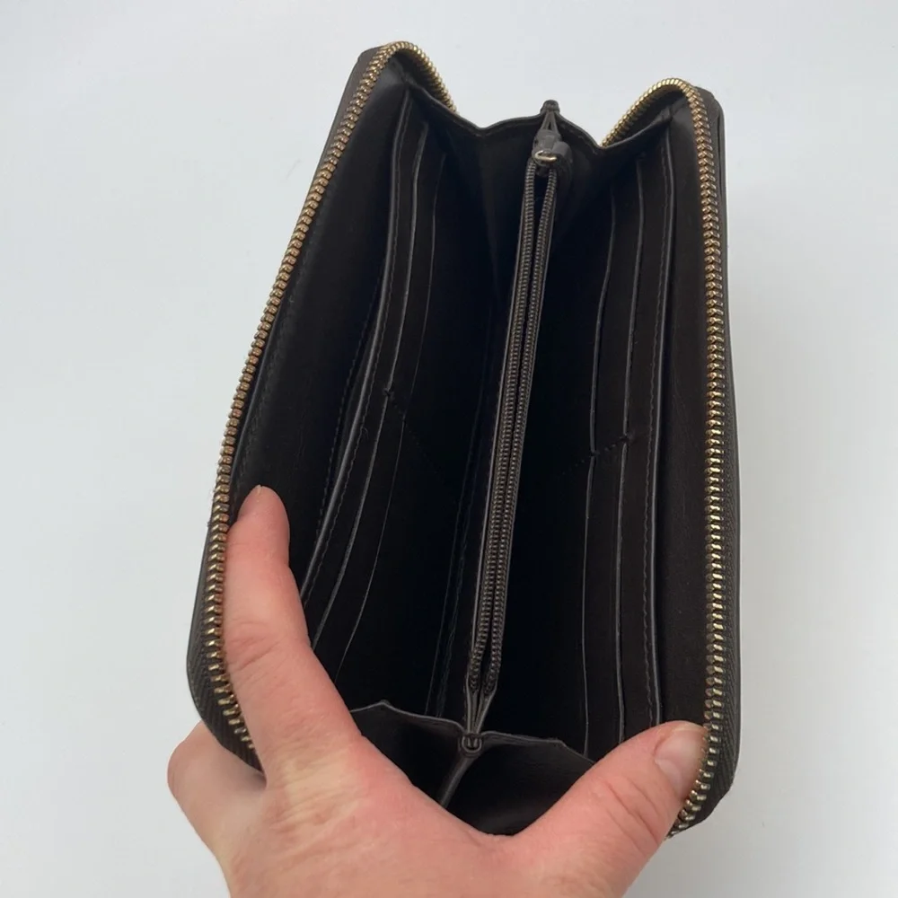 GUCCI GG LOGO TAN BROWN ZIPPY WALLET - Picture 6 of 17